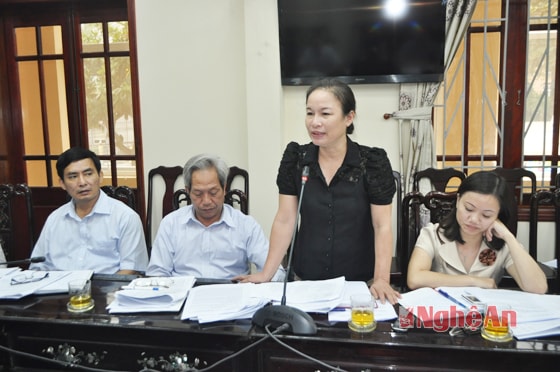Thành viên đoàn giám sát đề nghị Sở làm rõ một số vấn đề quan tâm