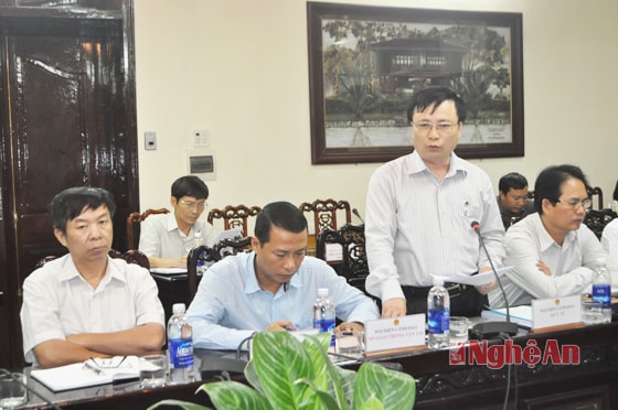 Giám đốc Sở Y tế Bùi Đình Long trình bày dự thảo điều chỉnh giá dịch vụ y tế