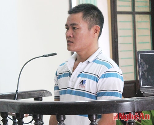 Bị cáo Nguyễn Văn Tuyến trước vành móng ngựa