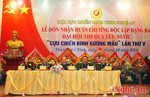 Đoàn chủ tịch Đại hội