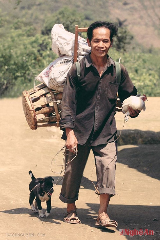 Đi chợ Mường Lống.Ảnh: sách nguyễn