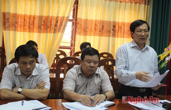 Đồng chí Đinh Viết Hồng phát biểu tại hội nghị 