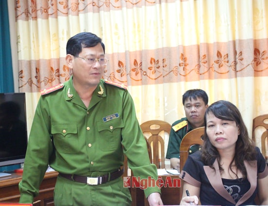 Đồng chí Nguyễn Văn Cầu phát biểu tại hội  nghị