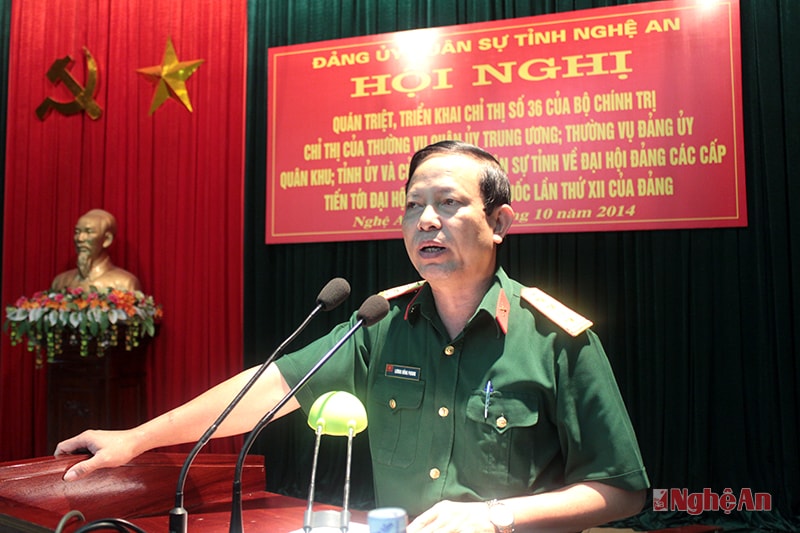 Đại tá Lương Hồng Phong, Phó Bí thư Đảng ủy Quân sự, Chính ủy Bộ CHQS tỉnh quán triệt các nội dung chỉ thị