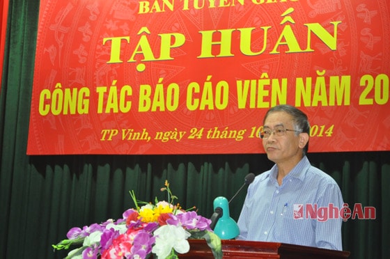 Đại diện Sở Kế hoạch & đầu tư Nghệ An trực tiếp trao đổi thông tin và giảng bài 