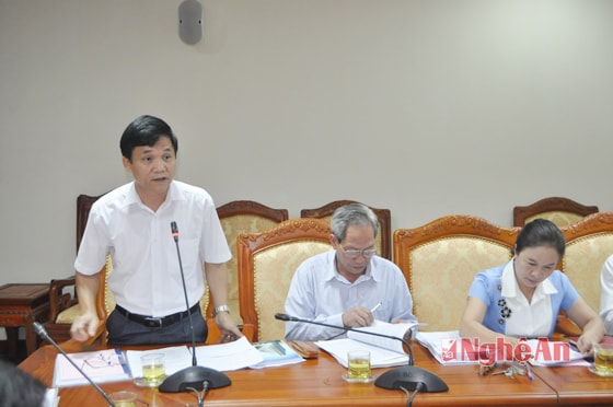Ủy viên Thường trực HĐND tỉnh Trần Văn Mão phát biểu ý kiến tại cuộc làm việc