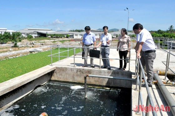 Đoàn công tác liên ngành của tỉnh kiểm tra hệ thống xử lý nước thải tại Nhà máy bánh kẹo Tràng An (TX. Cửa Lò).