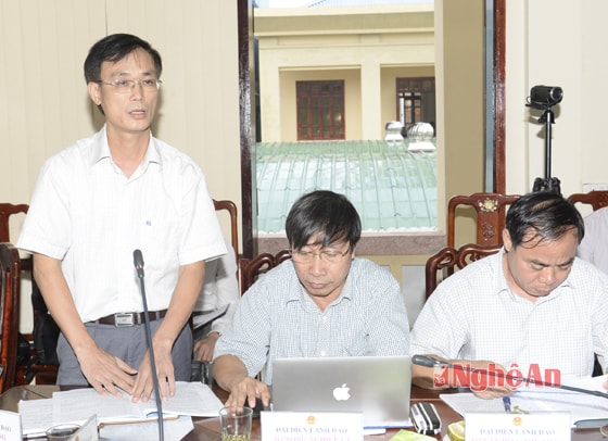 Lãnh đạo Sở Xây dựng tham gia ý kiến tại cuộc làm việc