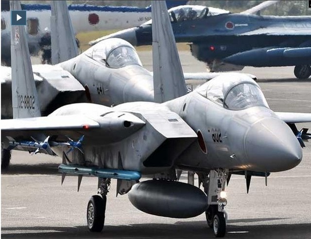 Các máy bay F-15J/DJ mang vũ khí tham gia trình diễn