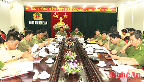 Lực lượng công an họp triển khai đợt cao điểm trấn áp các loại tội phạm.  Ảnh: Minh Tâm
