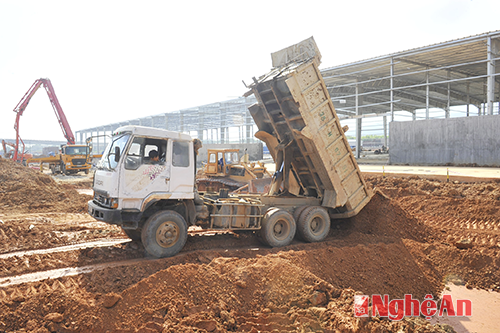 Dự án nhà máy gỗ MDF Nghĩa Đàn đang được triển khai.  Ảnh: SM