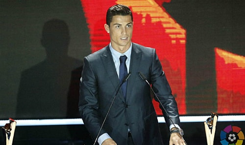 Ronaldo phát biểu khi ẵm giải ở LFP Gala. Ảnh: EFE.