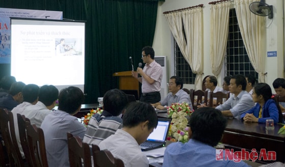 Chuyên gia của Trung tâm ứng cứu khẩn cấp sự cố máy tính Việt Nam VNCERT trình bày tham luận