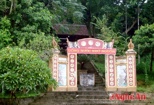 Đền Gia Ban ở  xã Thanh Hoà (Thanh Chương).