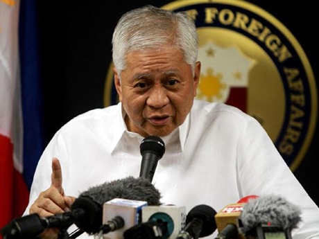 Ngoại trưởng Philippines Albert del Rosario.