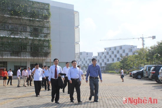 Đoàn công tác của tỉnh tham quan trường Đại học FPT
