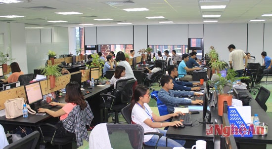 Các nhân viên của Cty FPT software đang lập trình các phần mềm