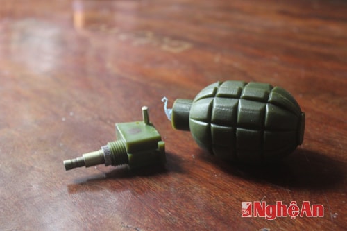 Quả lựu đạn phát nổ khiến 2 cháu bị thương.