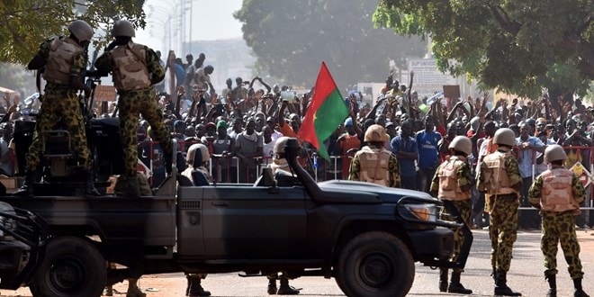 Quân đội Burkina Faso đã kiểm soát hoàn toàn đất nước sau khi tổng thống bị phế truất. (Ảnh: huffingtonpost.com)