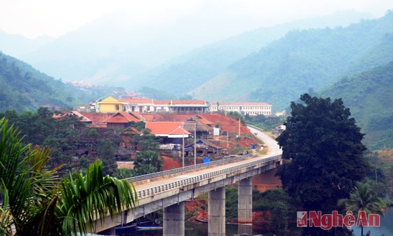 Toàn cảnh trung tâm xã Thông Thụ (nhìn từ Đồn Biên phòng Thông Thụ).