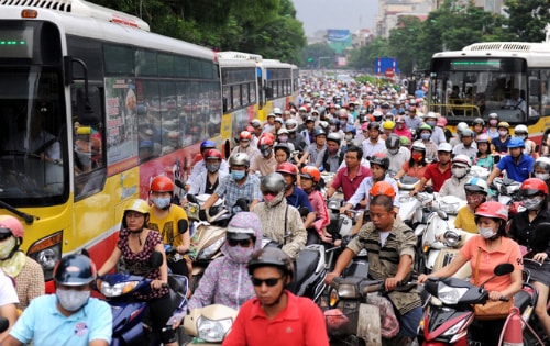 Không tăng phí đường bộ với xe mô tô. Ảnh: VNE