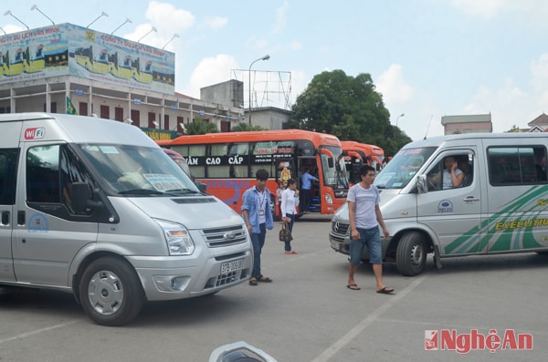 Bến xe Vinh (trên đường Lê Lợi) hiện nay đã quá tải.