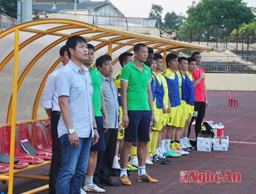 Có thể từ mùa giải 2015, HLV trưởng Nguyễn Hữu Thắng sẽ không còn đứng trong cabin chỉ đạo