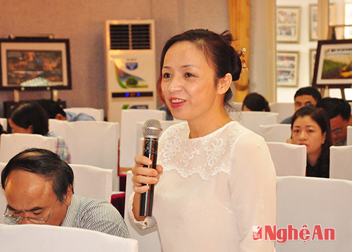 Đồng chí Phạm Thị Hồng Toan phát biểu tại hội nghị