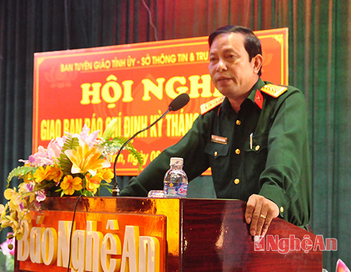 Đồng chí Lương Hồng Quang - Chính ủy Bộ chỉ huy Quân sự tỉnh phát biểu tại hội nghị