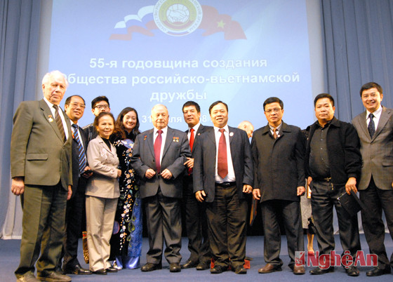 Đoàn cựu lưu học sinh Việt Nam sang thăm nước Nga.