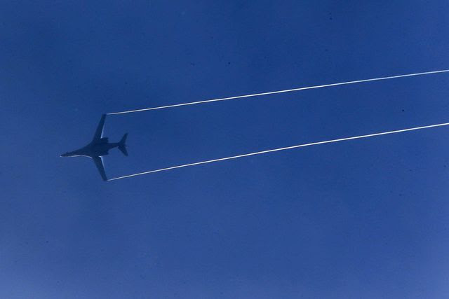 Máy bay ném bom B-1 của Mỹ trên bầu trời Syria.