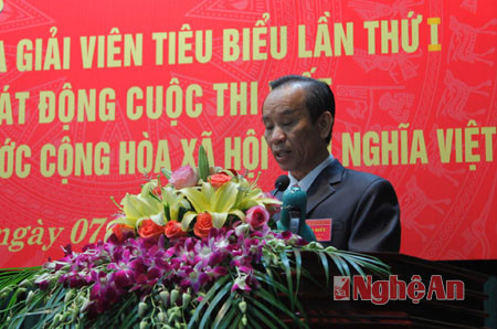 Ông Hoàng Quốc Hào, Giám đốc Sở Tư pháp trình bày báo cáo  công tác hòa giải cơ sở giai đoạn 2009-2014