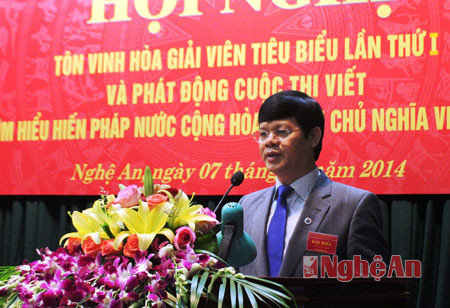 Đồng chí Lê Xuân Đại, Ủy viên BTV Tỉnh ủy, Phó chủ tịch UBND tỉnh phát biểu tại hội nghị