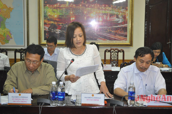 Đại diện Sở Tài chính báo cáo dự thảo Nghị quyết sửa đổi về chính sách cho thuê đất