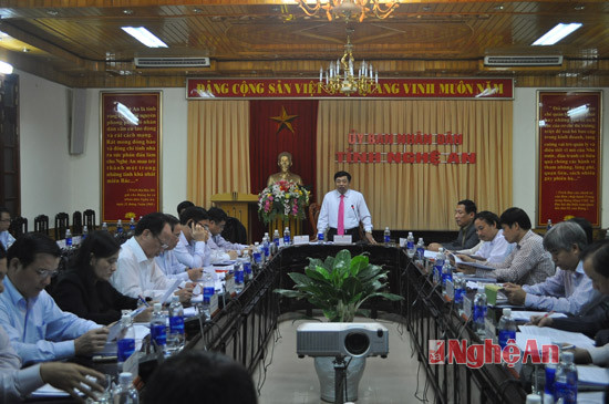 Đồng chí Nguyễn Xuân Đường -Chủ tịch UBND tỉnh chủ trì điều hành và kết luận buổi làm việc