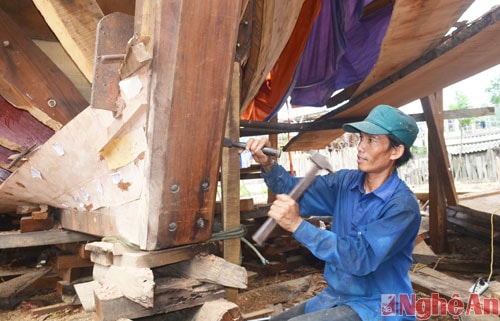 Đón đầu chủ trương cho ngư dân vay vốn để đóng mới và cải hoán tàu cá, HTX Trung Kiên đang chuẩn bị sẵn sàng các phương án như: tập kết gần 4000 khối gỗ, thuê công nhân lành nghề, thuê thợ thiết kế,.. để sẵn sàng tiếp nhận các đơn hàng của ngư dân.