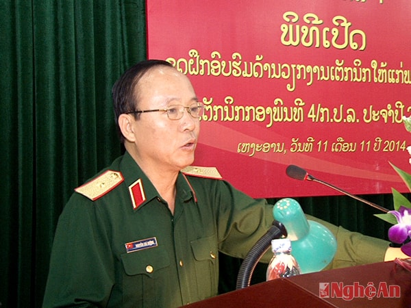  Thiếu tướng Nguyễn Chí Hướng – Phó tư lệnh Quân khu dự, phát biểu chỉ đạo khai mạc lớp học.
