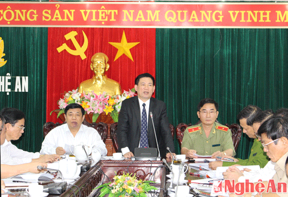 Đồng chí Hồ Đức Phớc - Bí thư Tỉnh ủy phát biểu tại cuộc họp. 