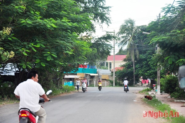 Đoạn đường trước khu hành chính tỉnh Kapong Chàm