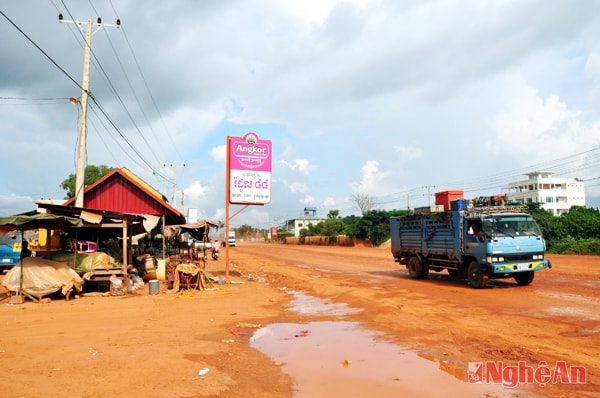 Đường chính từ Phnom Penh đi Kapong Chàm