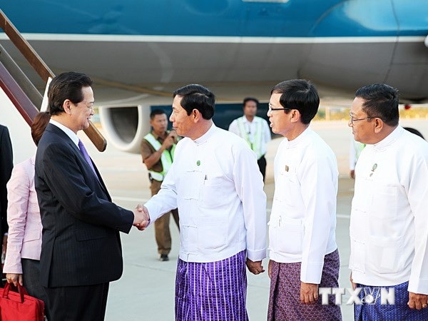 Quang cảnh lễ đón Thủ tướng Nguyễn Tấn Dũng tại sân bay quốc tế Nay Pyi Taw, Myanmar chiều 11/11. Ảnh: TTXVN