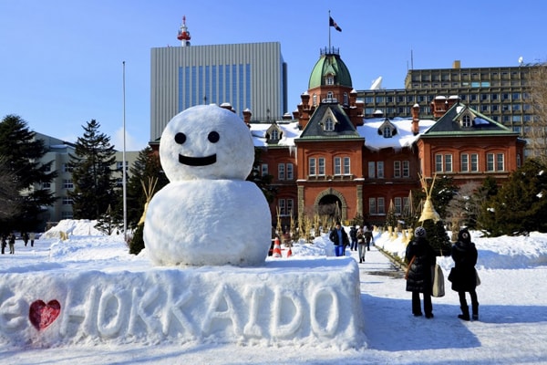 Một số điểm tham quan và món ẩm thực phục vụ du lịch ở Hokkaido.