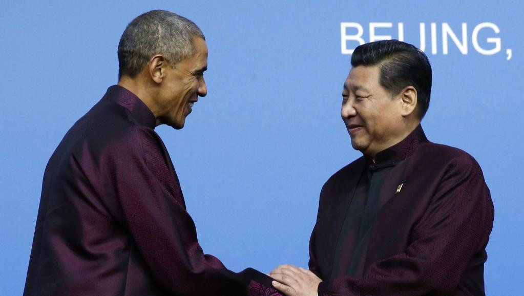 Tổng thống Mỹ Barack Obama (trái) và Chủ tịch Trung Quốc Tập Cận Bình tại buổi tiệc mừng APEC - Bắc Kinh ngày 10/11/2014. Ảnh: Reuters