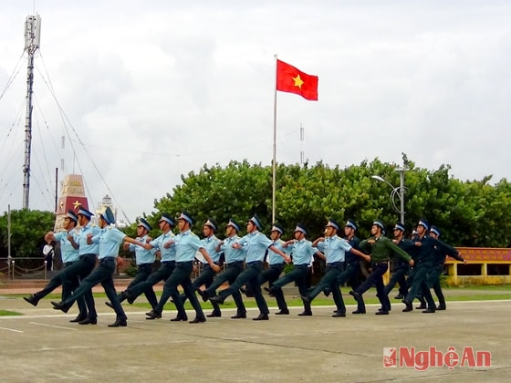 Hành tiến trên đường băng Trường Sa