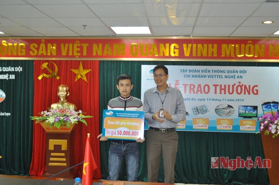 Trao giải đặc biệt của chương trình Lời yêu thương cho khách hàng