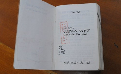 Mới đây, Cục Xuất bản, In và Phát hành đã có 4 quyết định thu hồi và tiêu hủy 4 cuốn Từ điển tiếng Việt của tác giả Vũ Chất vì có nội dung không chính xác, gây ảnh hưởng không tốt cho xã hội. Ảnh: Internet.