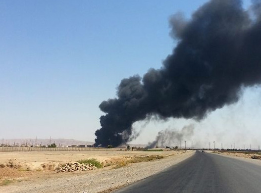 Hồi tháng 6, chỉ bằng các cuộc tấn công chớp nhoáng, các chiến binh thánh chiến thuộc tổ chức IS đã chiếm được thành phố Baiji và sau đó bao vây nhà máy lọc dầu lớn nhất Iraq nằm gần thành phố này. Ảnh: AP