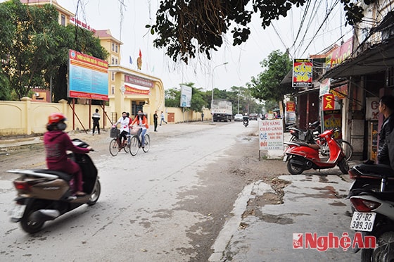 Đường Hoàng Phan Thái