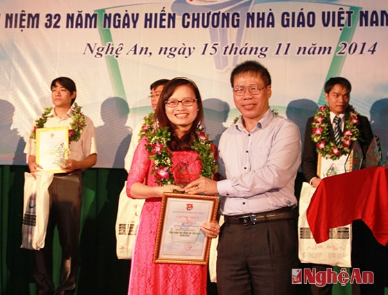 Trao thưởng cho nhà giáo trẻ