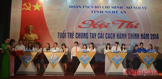 Các đội thi tham gia phần thi kiến thức